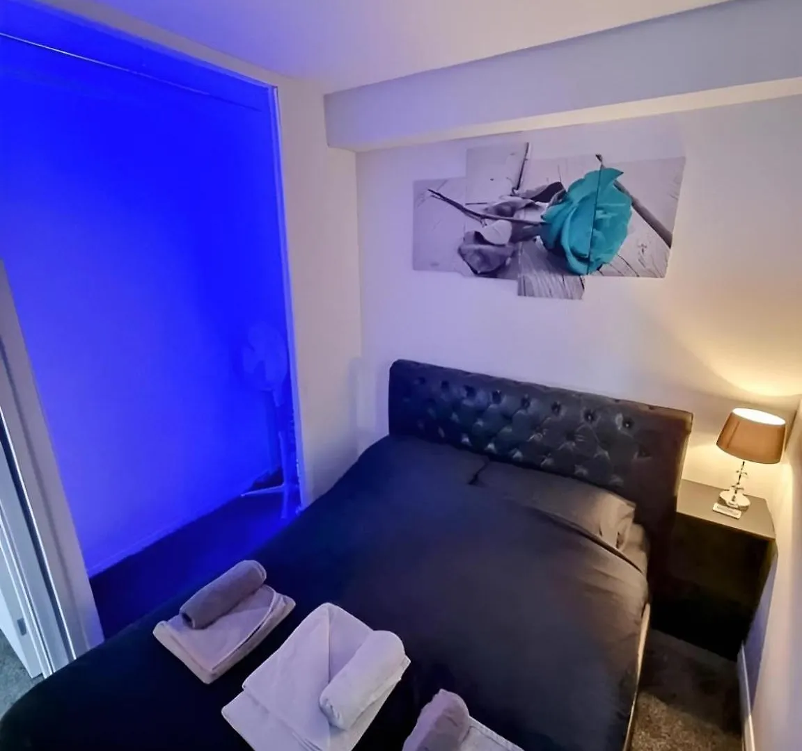 Sleek & Stylish - E15 Apartment With Parking contacts